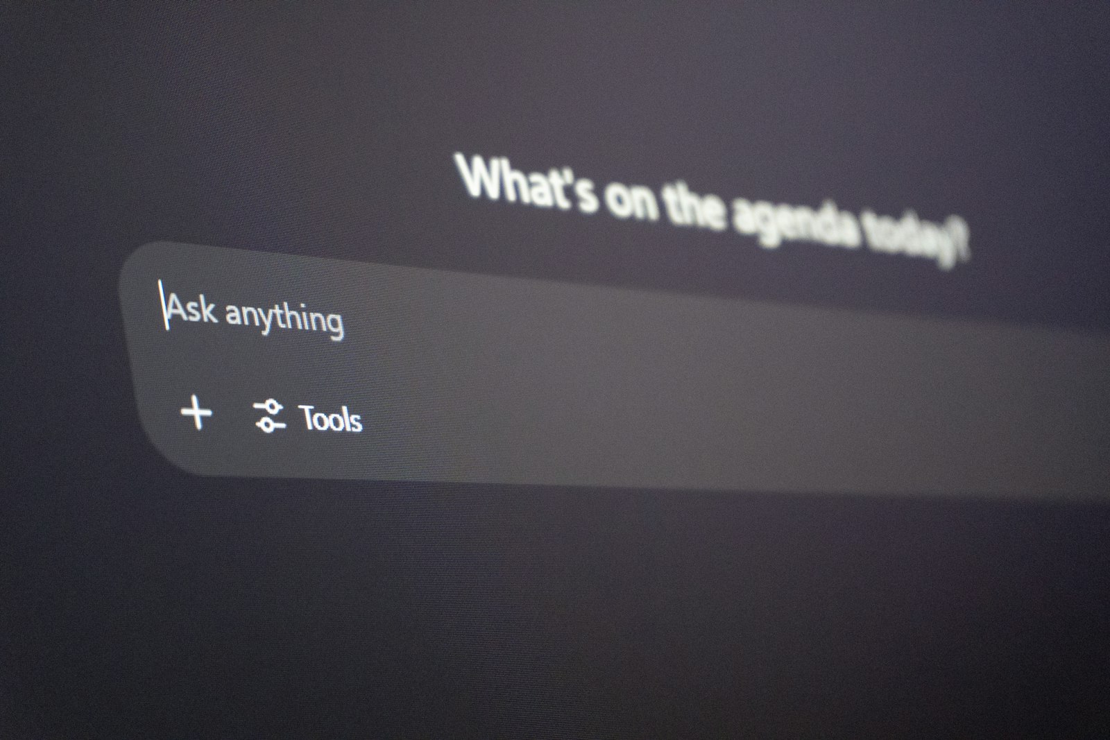 What AI Assistants Actually Cite in Reddit and Stack Overflow Threads